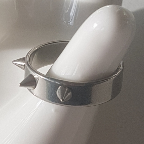 🤘🏻 Spiked Ring - Picture 2 of 6